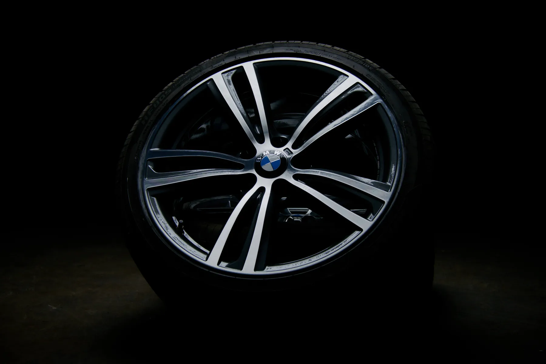 Refurbished BMW alloy wheel with a diamond-cut finish
