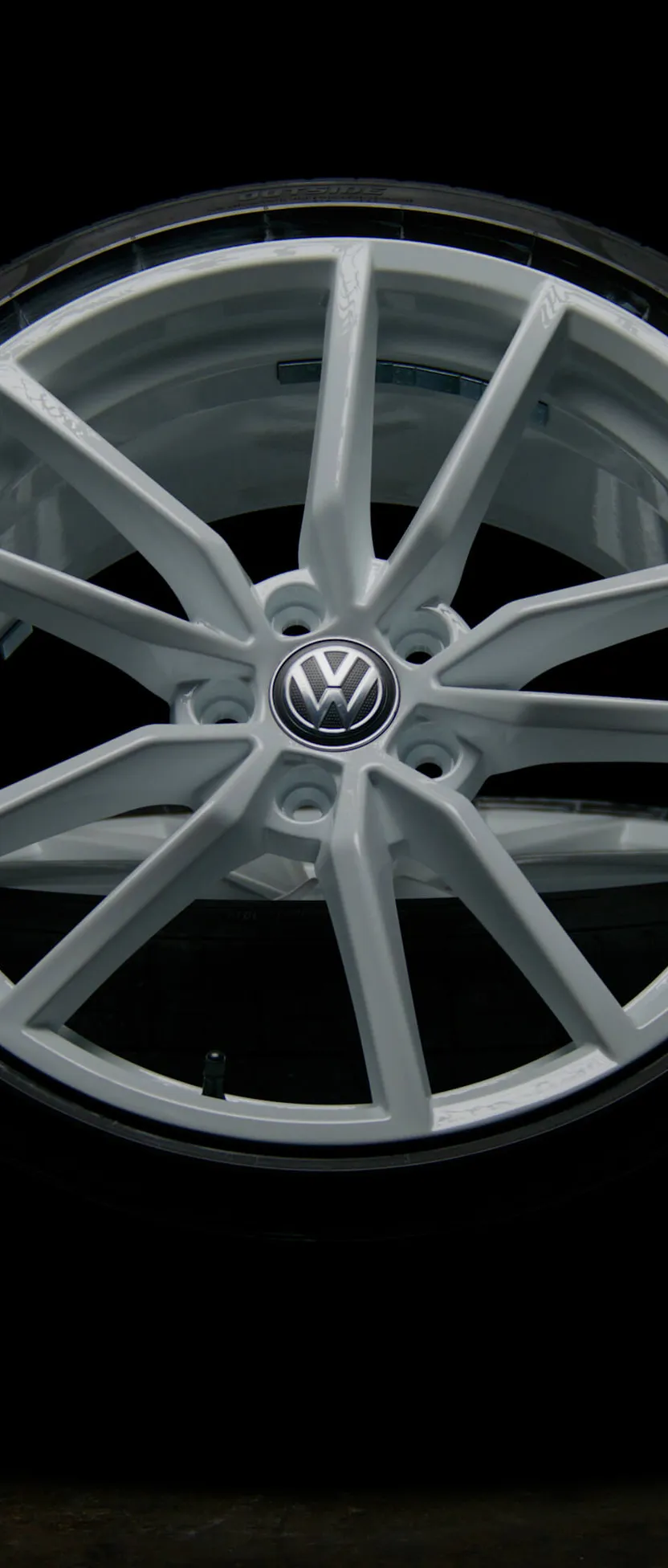 Refurbished Volkswagen alloy wheel in white