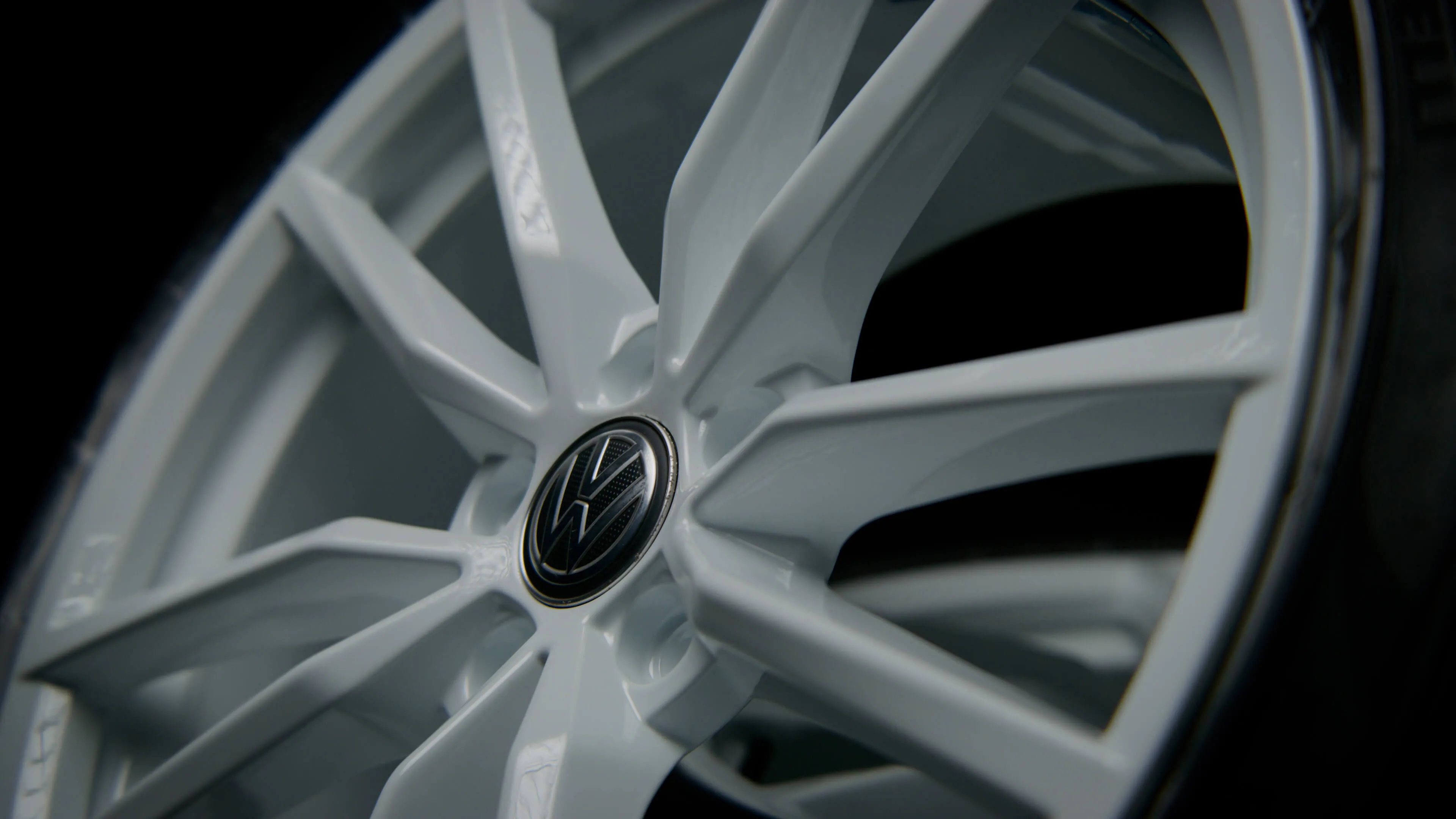 Refurbished Volkswagen alloy wheel in white