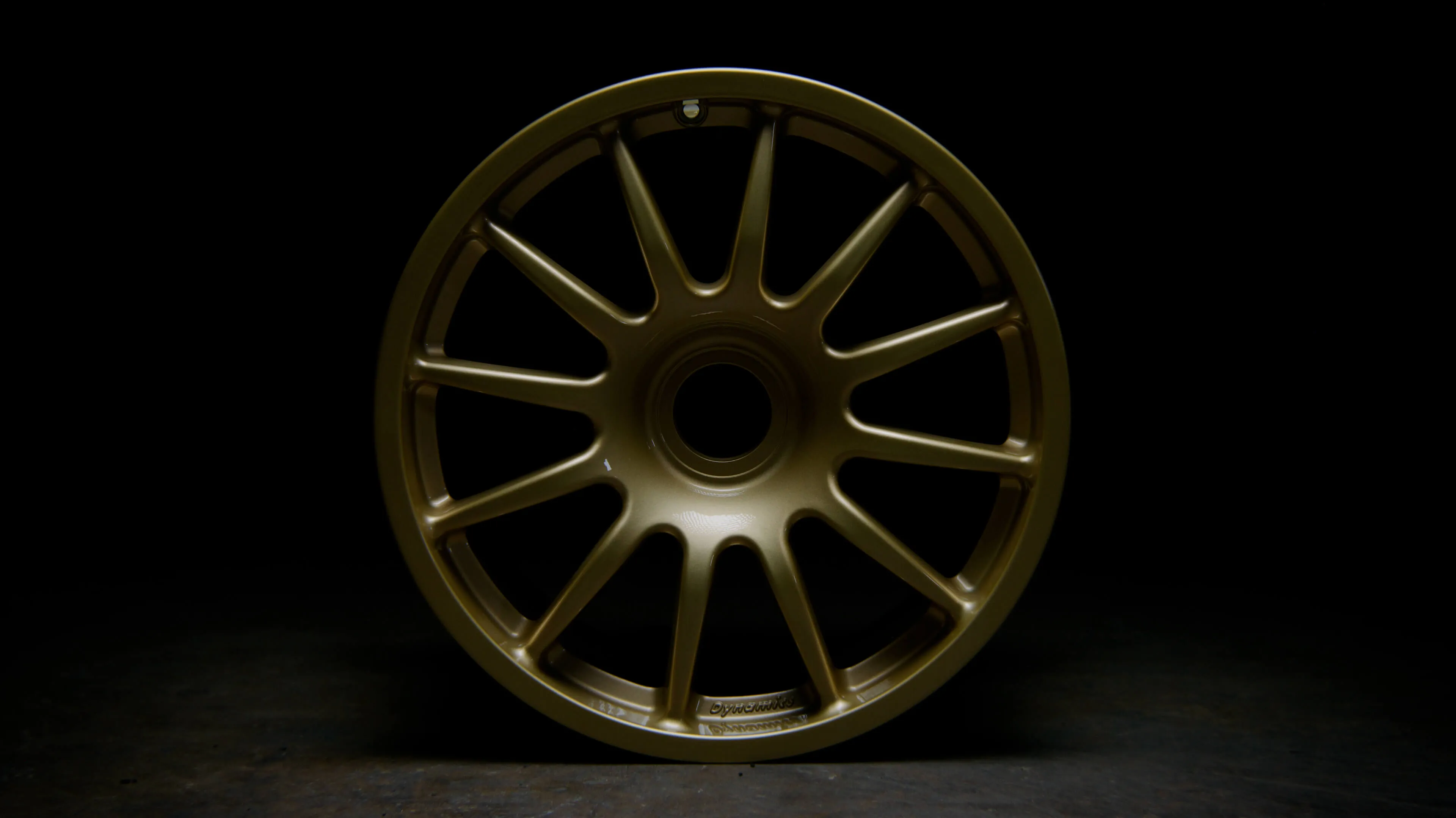 Refurbished alloy wheel in gold