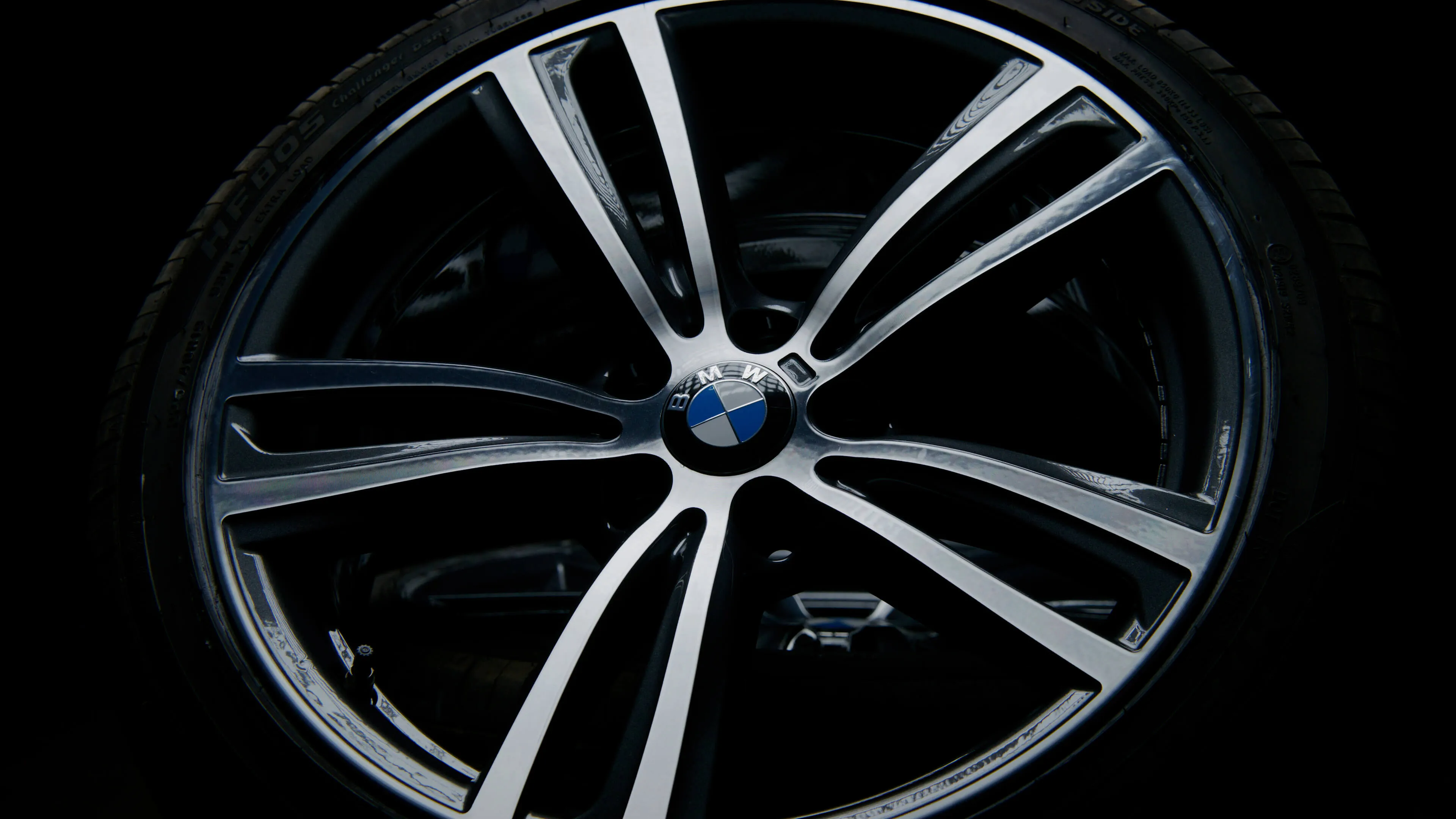 Refurbished BMW alloy wheel in gun metal grey with a diamond cut finish