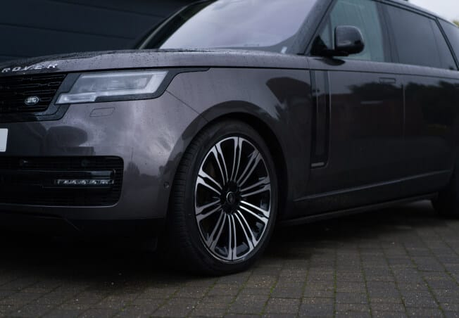 Diamond cut Range Rover alloy on a drive