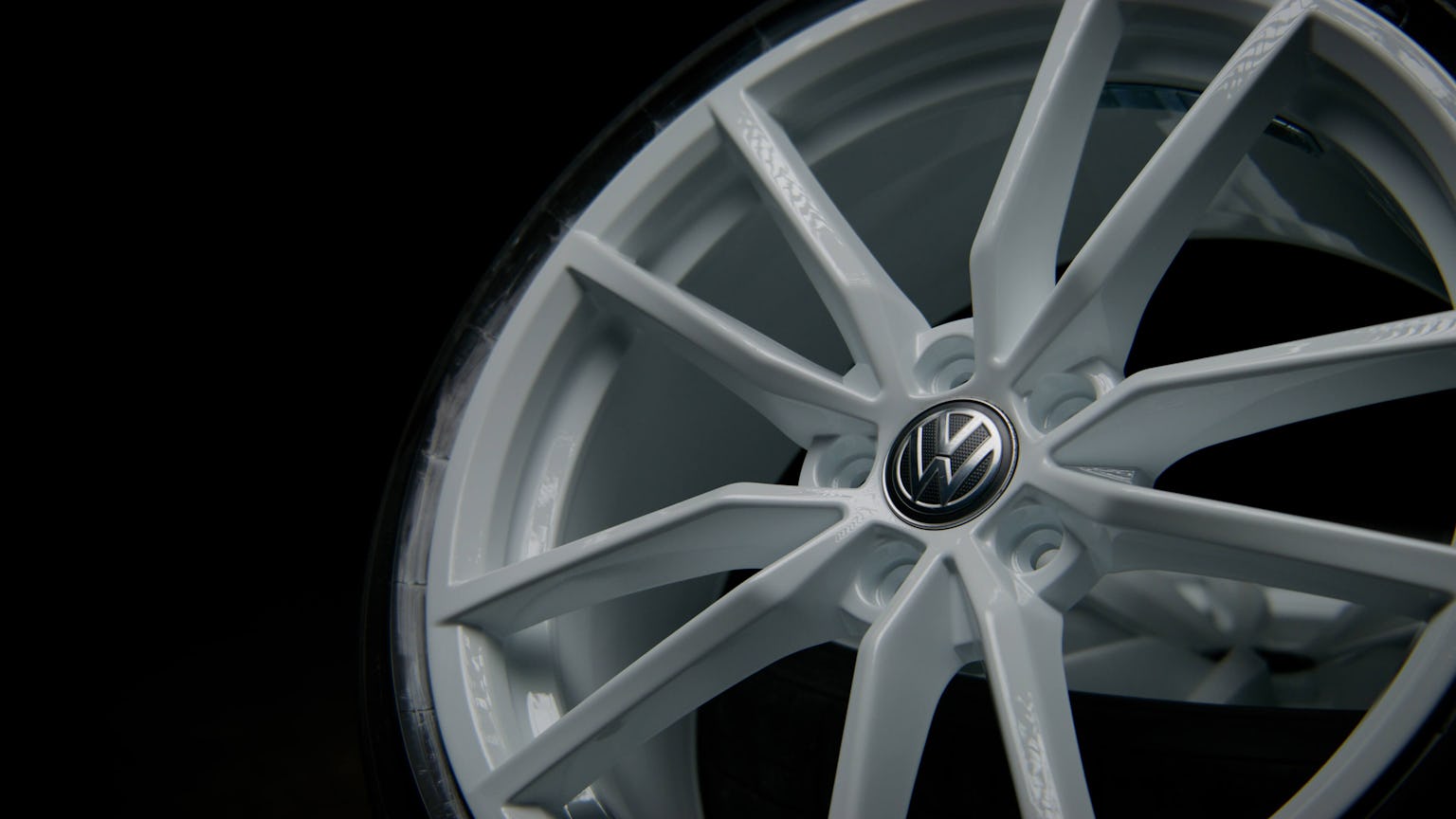 Refurnished Volkswagen alloy wheel in white