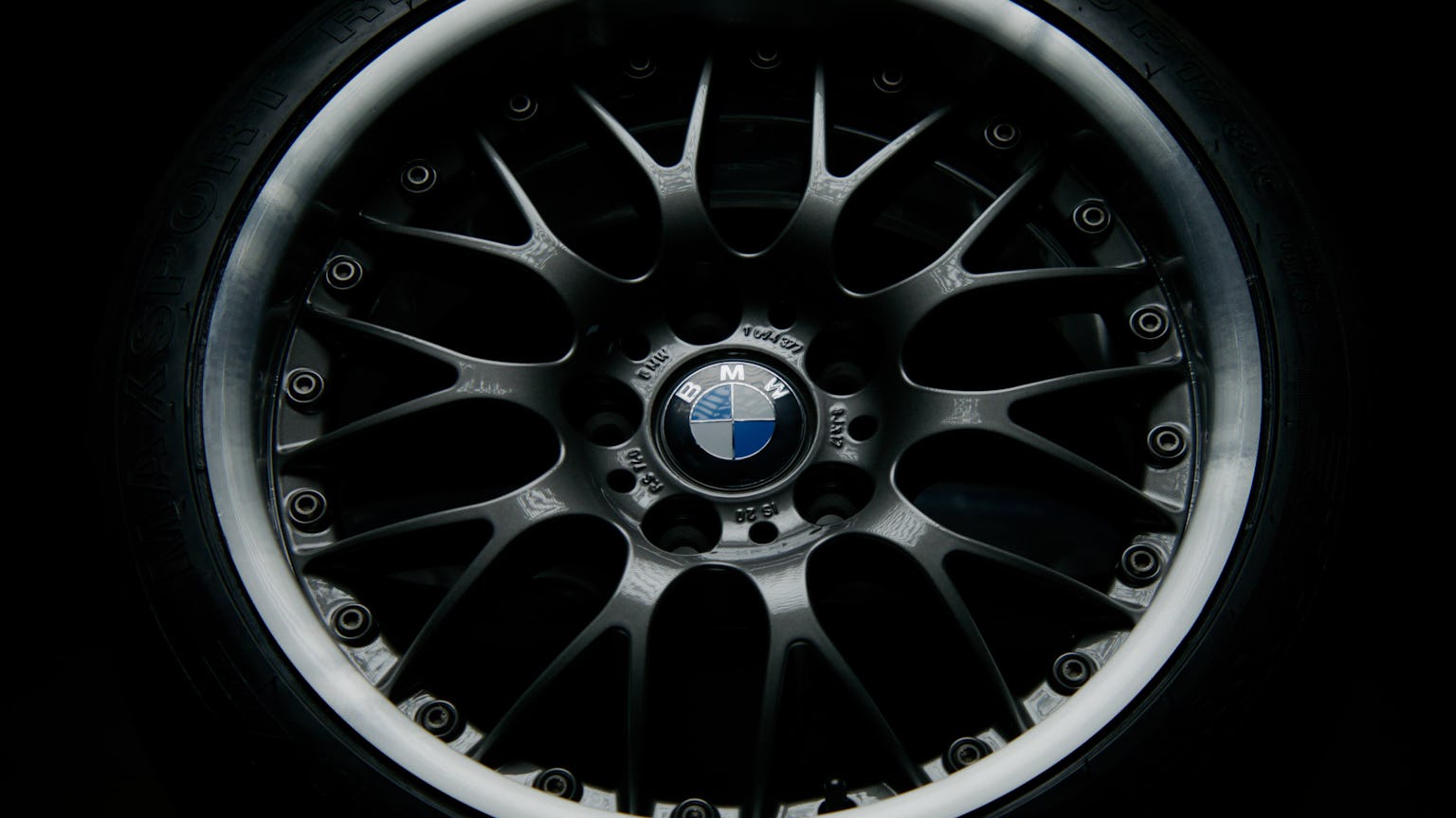 Refurnished BMW split rim alloy wheel in gun metal gray